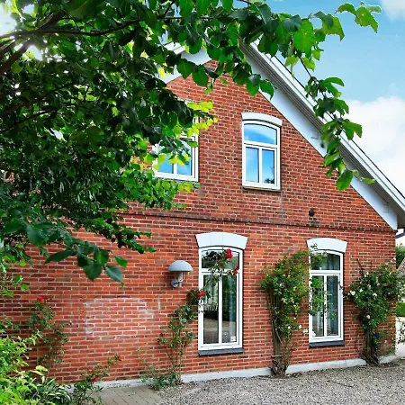 Three-bedroom In Bredebro