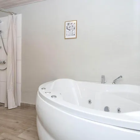 Hotel Three-bedroom In Bredebro 3*