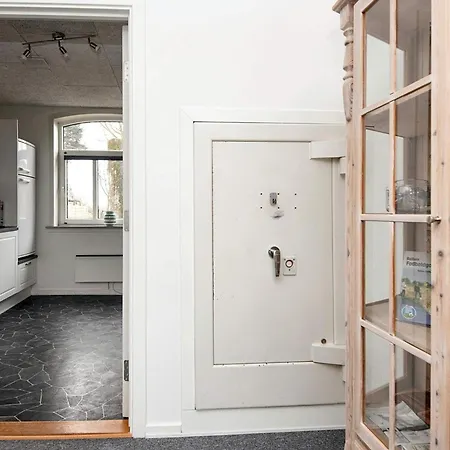 Three-bedroom In Bredebro 3*